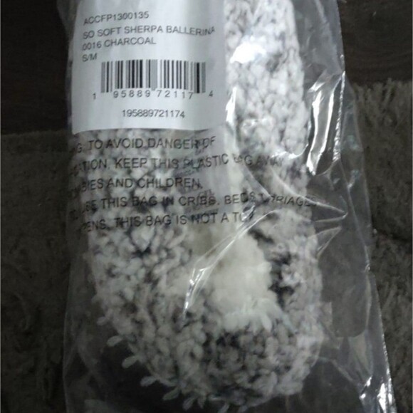 BRAND NEW IN PACKAGE Free People Soft Sherpa Ballerina Slippers S/M - Picture 2 of 5